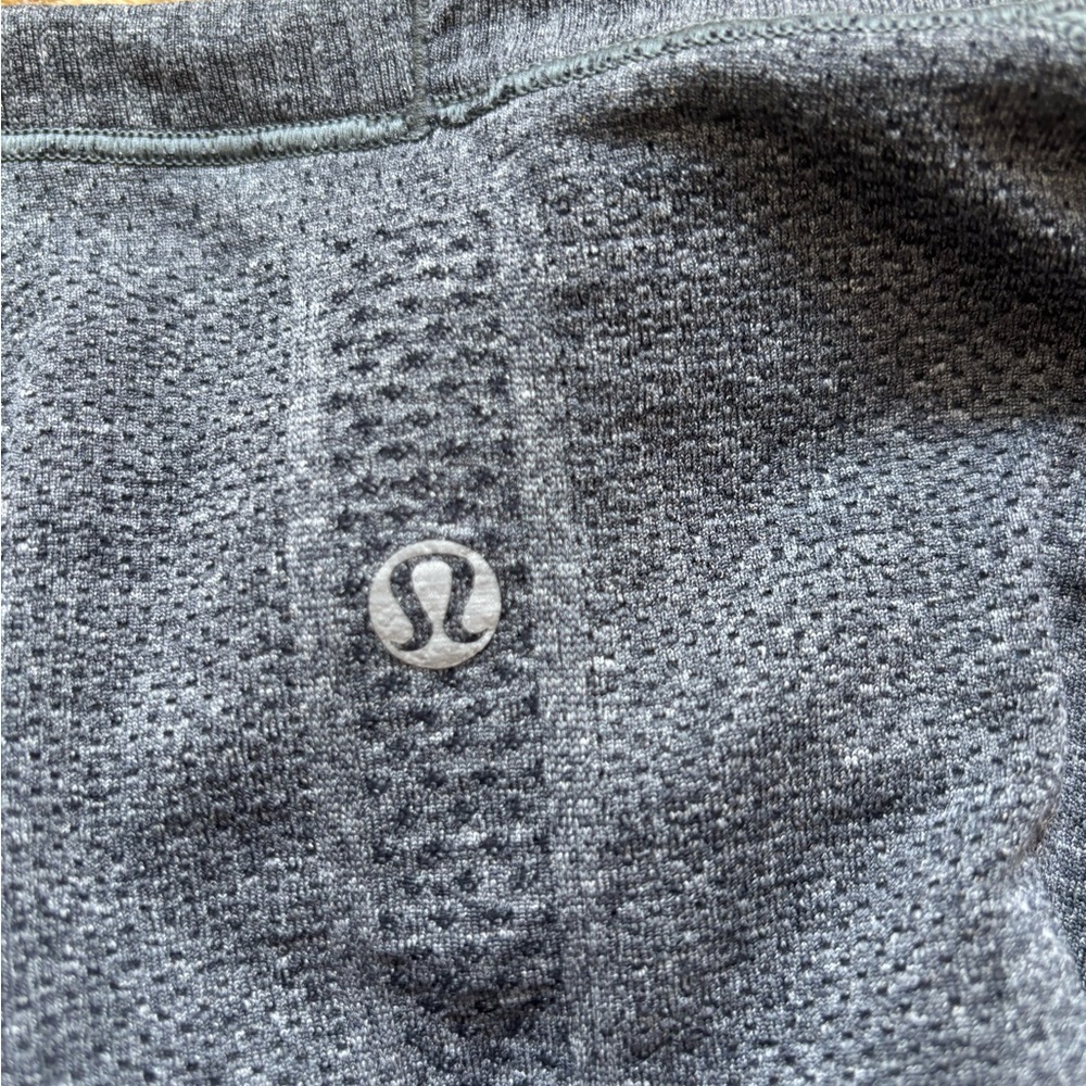 Long Sleeve Lululemon Grey Swiftlie - Picture 2 of 2